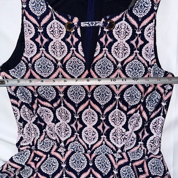 Ivanka Trump Medallion Print Matte Jersey Split Neck Hankyhem Navy/Coral sz 6 - Picture 4 of 6